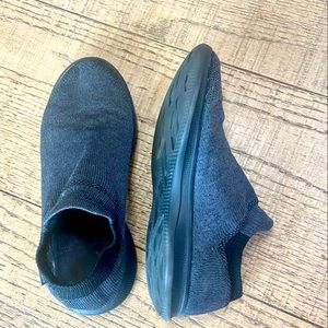 Sketcher Women’s Performance GoWalk Slip On Shoe. Dark Gray. Breathable Upper